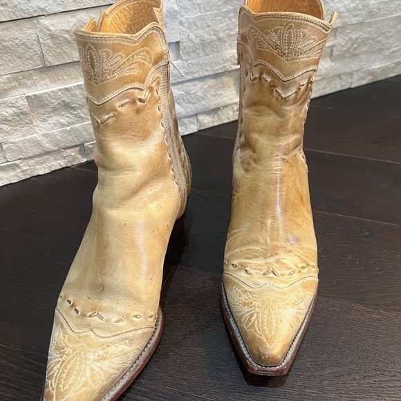 CHARLIE HORSE WOMENS ANKLE COWBOY BOOTS - Picture 2 of 14